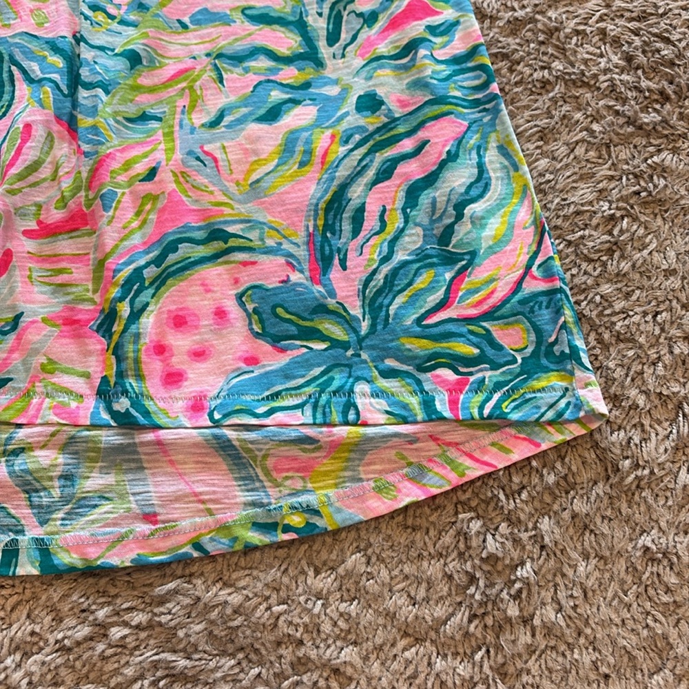 Lilly Pulitzer Etta V-neck Tee - Picture 4 of 5